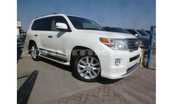 Buy Import Toyota Land Cruiser White Car in Import - Dubai in Bumthang Buy Import Toyota Land Cruiser White Car in Import - Dubai in Bumthang