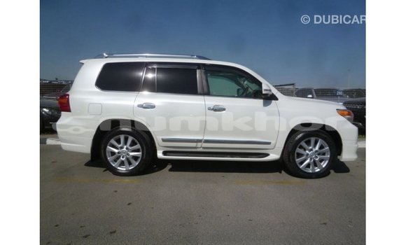 Buy Import Toyota Land Cruiser White Car in Import - Dubai in Bumthang Buy Import Toyota Land Cruiser White Car in Import - Dubai in Bumthang