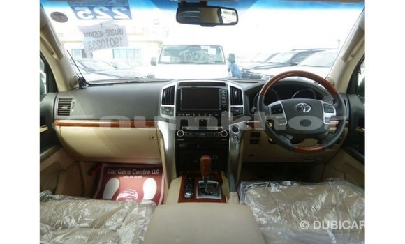 Buy Import Toyota Land Cruiser White Car in Import - Dubai in Bumthang Buy Import Toyota Land Cruiser White Car in Import - Dubai in Bumthang
