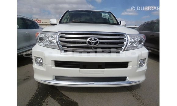 Buy Import Toyota Land Cruiser White Car in Import - Dubai in Bumthang Buy Import Toyota Land Cruiser White Car in Import - Dubai in Bumthang