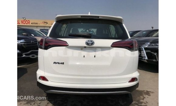 Buy Import Toyota 4Runner White Car in Import - Dubai in Bumthang Buy Import Toyota 4Runner White Car in Import - Dubai in Bumthang