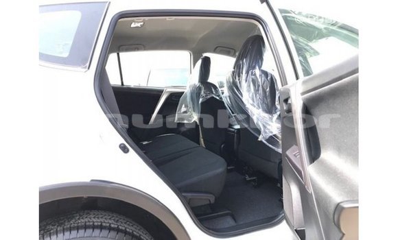 Buy Import Toyota 4Runner White Car in Import - Dubai in Bumthang Buy Import Toyota 4Runner White Car in Import - Dubai in Bumthang