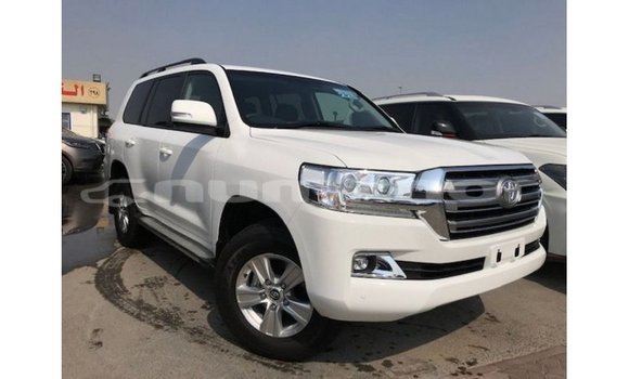 Buy Import Toyota Land Cruiser White Car in Import - Dubai in Bumthang Buy Import Toyota Land Cruiser White Car in Import - Dubai in Bumthang