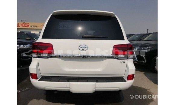 Buy Import Toyota Land Cruiser White Car in Import - Dubai in Bumthang Buy Import Toyota Land Cruiser White Car in Import - Dubai in Bumthang