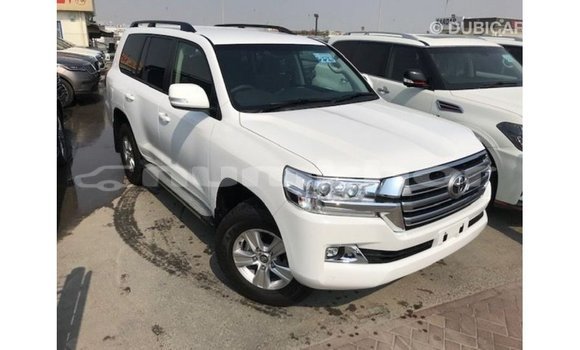 Buy Import Toyota Land Cruiser White Car in Import - Dubai in Bumthang Buy Import Toyota Land Cruiser White Car in Import - Dubai in Bumthang