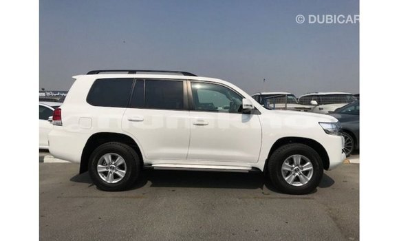 Buy Import Toyota Land Cruiser White Car in Import - Dubai in Bumthang Buy Import Toyota Land Cruiser White Car in Import - Dubai in Bumthang