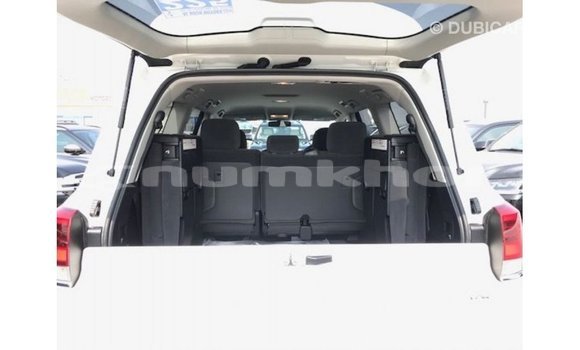 Buy Import Toyota Land Cruiser White Car in Import - Dubai in Bumthang Buy Import Toyota Land Cruiser White Car in Import - Dubai in Bumthang