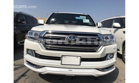 Buy Import Toyota Land Cruiser White Car in Import - Dubai in Bumthang Buy Import Toyota Land Cruiser White Car in Import - Dubai in Bumthang