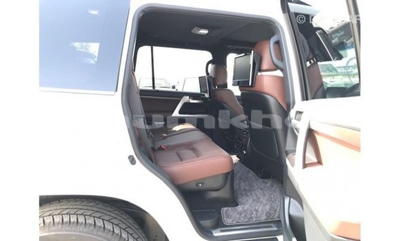Buy Import Toyota Land Cruiser White Car in Import - Dubai in Bumthang Buy Import Toyota Land Cruiser White Car in Import - Dubai in Bumthang