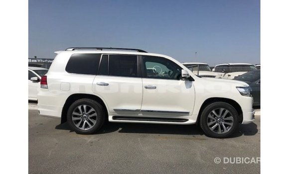 Buy Import Toyota Land Cruiser White Car in Import - Dubai in Bumthang Buy Import Toyota Land Cruiser White Car in Import - Dubai in Bumthang