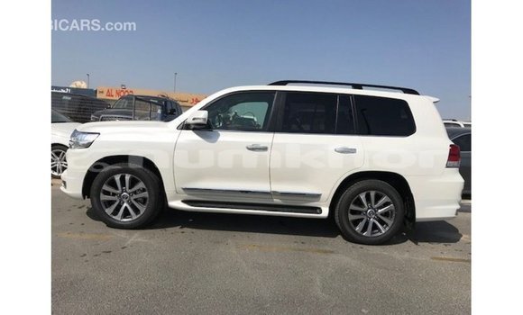 Buy Import Toyota Land Cruiser White Car in Import - Dubai in Bumthang Buy Import Toyota Land Cruiser White Car in Import - Dubai in Bumthang