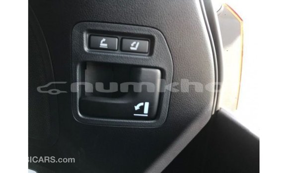 Buy Import Toyota Land Cruiser White Car in Import - Dubai in Bumthang Buy Import Toyota Land Cruiser White Car in Import - Dubai in Bumthang