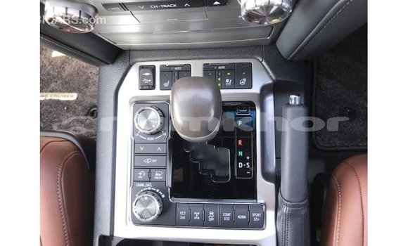 Buy Import Toyota Land Cruiser White Car in Import - Dubai in Bumthang Buy Import Toyota Land Cruiser White Car in Import - Dubai in Bumthang