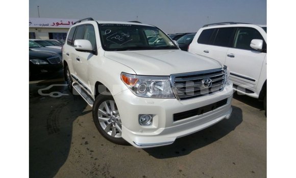 Buy Import Toyota Land Cruiser White Car in Import - Dubai in Bumthang Buy Import Toyota Land Cruiser White Car in Import - Dubai in Bumthang