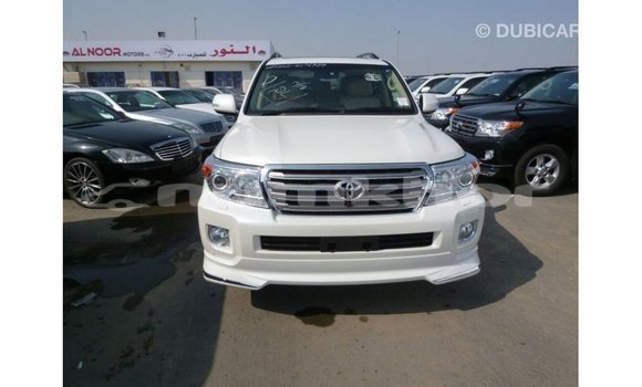 Buy Import Toyota Land Cruiser White Car in Import - Dubai in Bumthang Buy Import Toyota Land Cruiser White Car in Import - Dubai in Bumthang