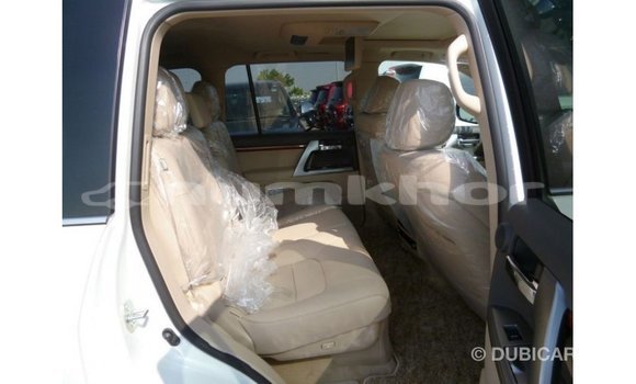 Buy Import Toyota Land Cruiser White Car in Import - Dubai in Bumthang Buy Import Toyota Land Cruiser White Car in Import - Dubai in Bumthang