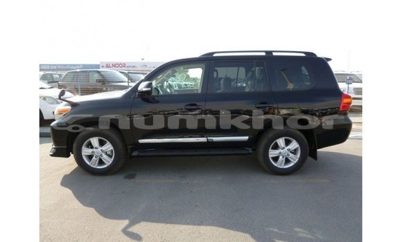 Buy Import Toyota Land Cruiser Black Car in Import - Dubai in Bumthang Buy Import Toyota Land Cruiser Black Car in Import - Dubai in Bumthang