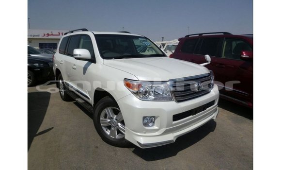 Buy Import Toyota Land Cruiser White Car in Import - Dubai in Bumthang Buy Import Toyota Land Cruiser White Car in Import - Dubai in Bumthang