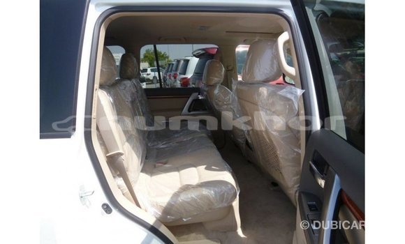 Buy Import Toyota Land Cruiser White Car in Import - Dubai in Bumthang Buy Import Toyota Land Cruiser White Car in Import - Dubai in Bumthang