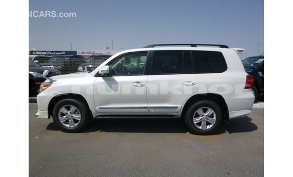 Buy Import Toyota Land Cruiser White Car in Import - Dubai in Bumthang Buy Import Toyota Land Cruiser White Car in Import - Dubai in Bumthang