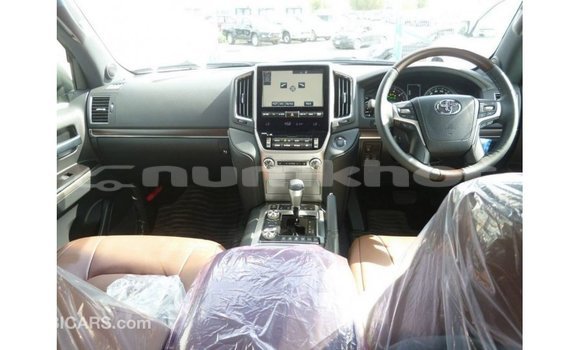 Buy Import Toyota Land Cruiser White Car in Import - Dubai in Bumthang Buy Import Toyota Land Cruiser White Car in Import - Dubai in Bumthang