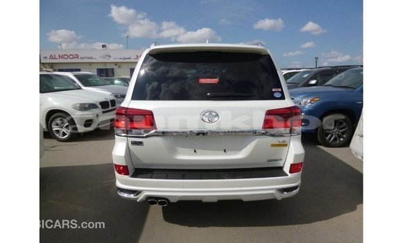 Buy Import Toyota Land Cruiser White Car in Import - Dubai in Bumthang Buy Import Toyota Land Cruiser White Car in Import - Dubai in Bumthang