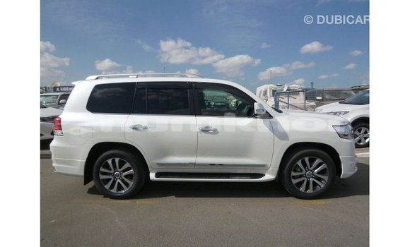 Buy Import Toyota Land Cruiser White Car in Import - Dubai in Bumthang Buy Import Toyota Land Cruiser White Car in Import - Dubai in Bumthang