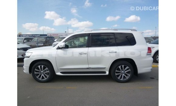 Buy Import Toyota Land Cruiser White Car in Import - Dubai in Bumthang Buy Import Toyota Land Cruiser White Car in Import - Dubai in Bumthang