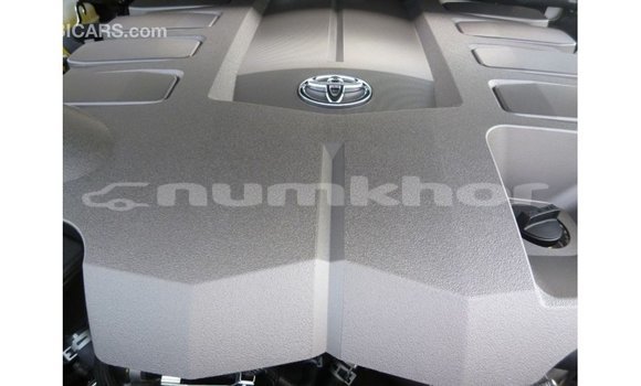 Buy Import Toyota Land Cruiser White Car in Import - Dubai in Bumthang Buy Import Toyota Land Cruiser White Car in Import - Dubai in Bumthang
