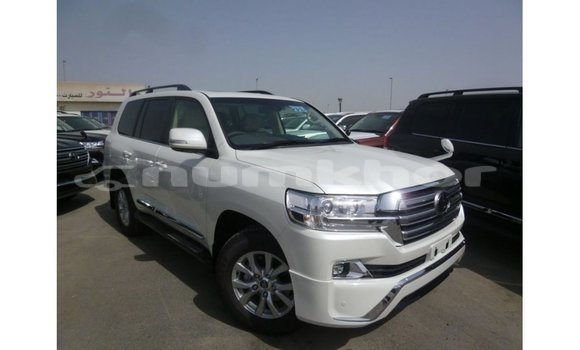 Buy Import Toyota Land Cruiser White Car in Import - Dubai in Bumthang Buy Import Toyota Land Cruiser White Car in Import - Dubai in Bumthang