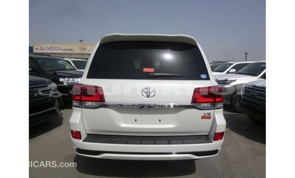 Buy Import Toyota Land Cruiser White Car in Import - Dubai in Bumthang Buy Import Toyota Land Cruiser White Car in Import - Dubai in Bumthang
