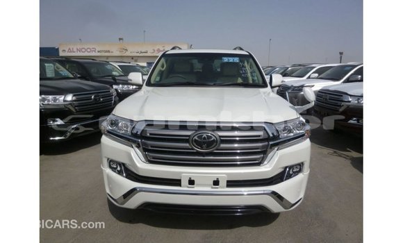 Buy Import Toyota Land Cruiser White Car in Import - Dubai in Bumthang Buy Import Toyota Land Cruiser White Car in Import - Dubai in Bumthang