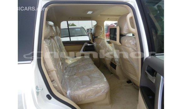 Buy Import Toyota Land Cruiser White Car in Import - Dubai in Bumthang Buy Import Toyota Land Cruiser White Car in Import - Dubai in Bumthang