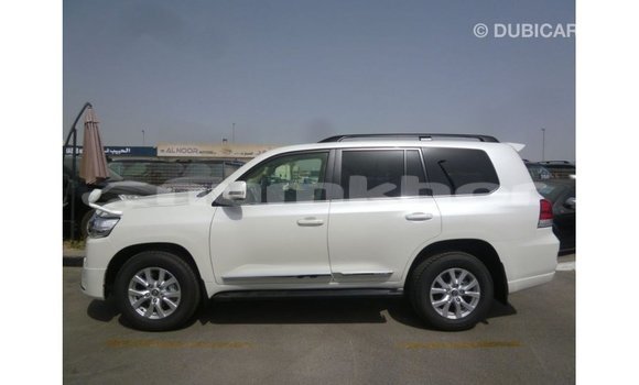 Buy Import Toyota Land Cruiser White Car in Import - Dubai in Bumthang Buy Import Toyota Land Cruiser White Car in Import - Dubai in Bumthang