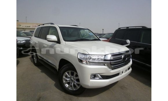 Buy Import Toyota Land Cruiser White Car in Import - Dubai in Bumthang Buy Import Toyota Land Cruiser White Car in Import - Dubai in Bumthang