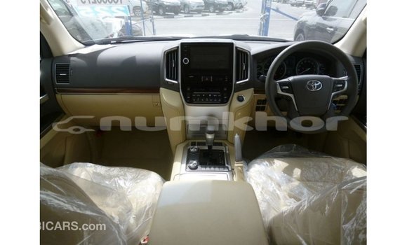 Buy Import Toyota Land Cruiser White Car in Import - Dubai in Bumthang Buy Import Toyota Land Cruiser White Car in Import - Dubai in Bumthang
