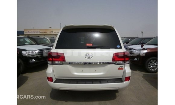 Buy Import Toyota Land Cruiser White Car in Import - Dubai in Bumthang Buy Import Toyota Land Cruiser White Car in Import - Dubai in Bumthang
