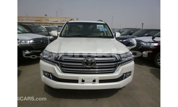 Buy Import Toyota Land Cruiser White Car in Import - Dubai in Bumthang Buy Import Toyota Land Cruiser White Car in Import - Dubai in Bumthang
