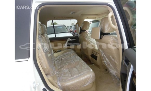 Buy Import Toyota Land Cruiser White Car in Import - Dubai in Bumthang Buy Import Toyota Land Cruiser White Car in Import - Dubai in Bumthang