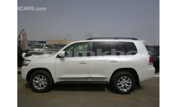 Buy Import Toyota Land Cruiser White Car in Import - Dubai in Bumthang Buy Import Toyota Land Cruiser White Car in Import - Dubai in Bumthang
