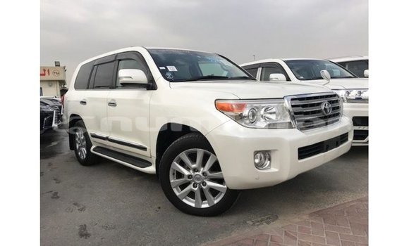 Buy Import Toyota Land Cruiser White Car in Import - Dubai in Bumthang Buy Import Toyota Land Cruiser White Car in Import - Dubai in Bumthang