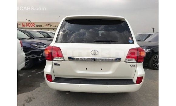 Buy Import Toyota Land Cruiser White Car in Import - Dubai in Bumthang Buy Import Toyota Land Cruiser White Car in Import - Dubai in Bumthang