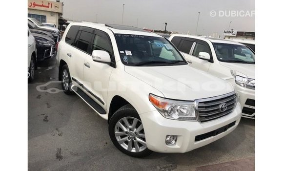 Buy Import Toyota Land Cruiser White Car in Import - Dubai in Bumthang Buy Import Toyota Land Cruiser White Car in Import - Dubai in Bumthang