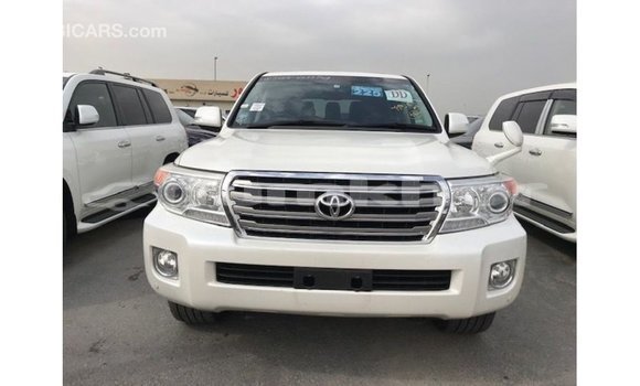 Buy Import Toyota Land Cruiser White Car in Import - Dubai in Bumthang Buy Import Toyota Land Cruiser White Car in Import - Dubai in Bumthang