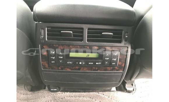 Buy Import Toyota Land Cruiser White Car in Import - Dubai in Bumthang Buy Import Toyota Land Cruiser White Car in Import - Dubai in Bumthang