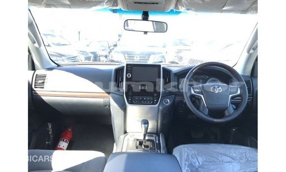 Buy Import Toyota Land Cruiser White Car in Import - Dubai in Bumthang Buy Import Toyota Land Cruiser White Car in Import - Dubai in Bumthang