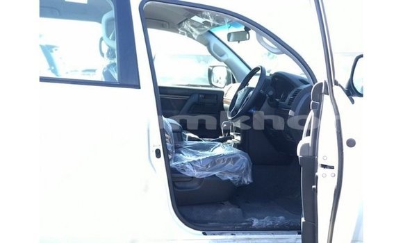 Buy Import Toyota Land Cruiser White Car in Import - Dubai in Bumthang Buy Import Toyota Land Cruiser White Car in Import - Dubai in Bumthang