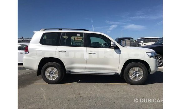 Buy Import Toyota Land Cruiser White Car in Import - Dubai in Bumthang Buy Import Toyota Land Cruiser White Car in Import - Dubai in Bumthang