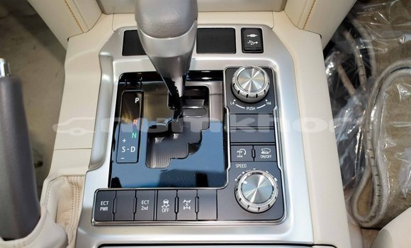 Buy Import Toyota Land Cruiser White Car in Import - Dubai in Bumthang Buy Import Toyota Land Cruiser White Car in Import - Dubai in Bumthang