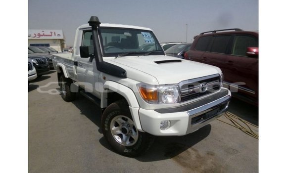 Buy Import Toyota Land Cruiser White Car in Import - Dubai in Bumthang Buy Import Toyota Land Cruiser White Car in Import - Dubai in Bumthang